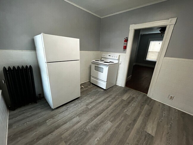 Building Photo - MOVE IN READY! $1400 - Studio / 1 Bath Apartment in Downtown Manchester with All Utilities Included