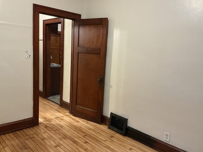 Building Photo - 3 Bedroom Single Family Home