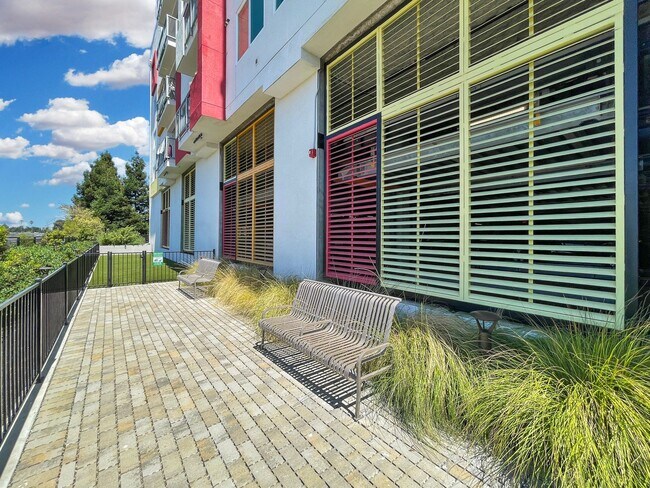 Building Photo - Modern 2BD Fremont Condo – EV Charger, Bal...