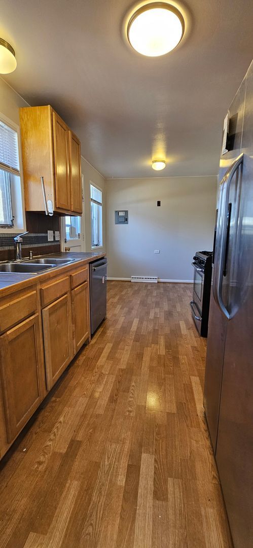 Building Photo - Beautiful Virginia Vale 4 Bedroom Split Level - New Paint, Carpet, Blinds - AVAILABLE NOW!