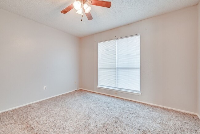 Building Photo - 614 Lillard Rd