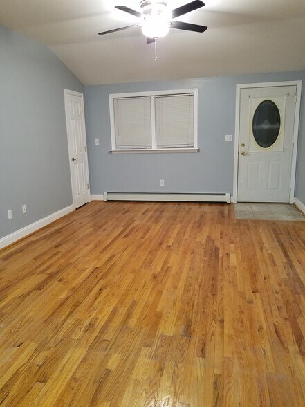 Building Photo - 917 S Chester Rd
