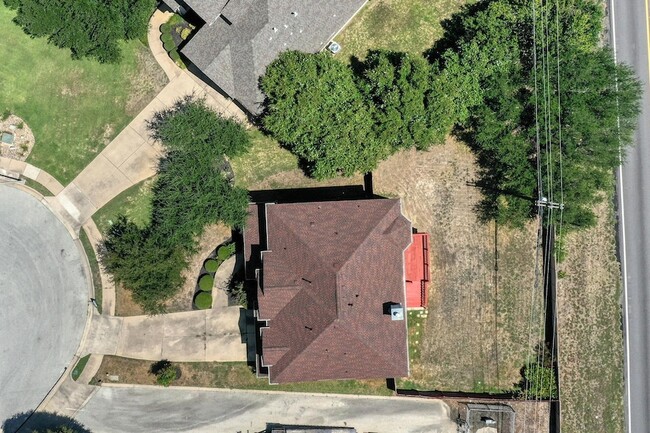 Building Photo - 2403 Vestavia Ridge Ln