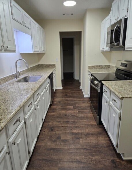 Building Photo - 101B Los Palachios Ct