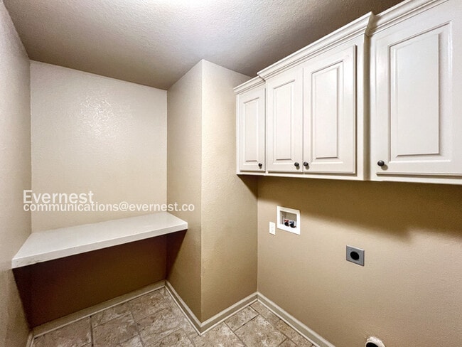 Building Photo - 45 Castleton Dr