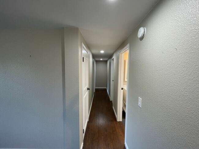 Building Photo - 4113 Kingsway