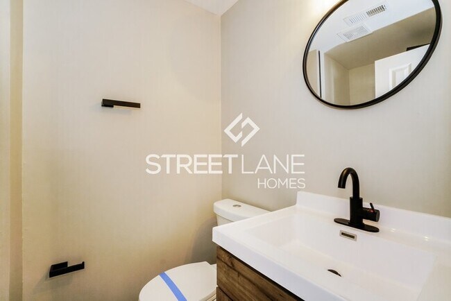 Building Photo - Spacious 4 bedroom home in Columbus!