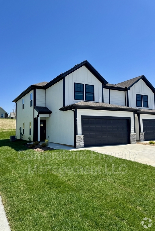 Building Photo - 8389 Valley Spring Dr