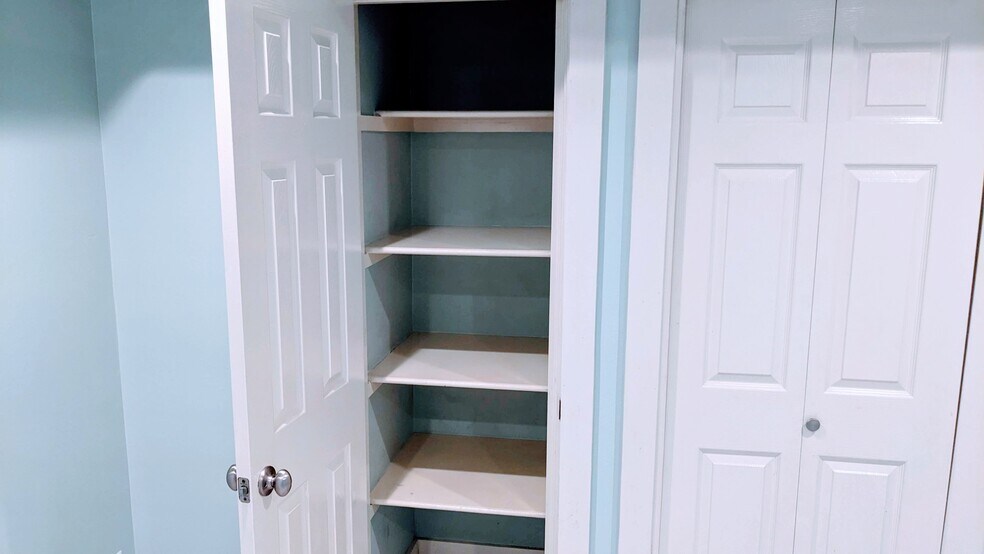 Building Photo - 917 Hendricks Ave