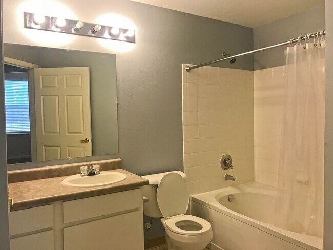 Building Photo - No Maintenance Lifestyle!