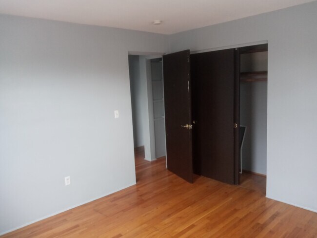 Building Photo - 5886 Shadymist Ln