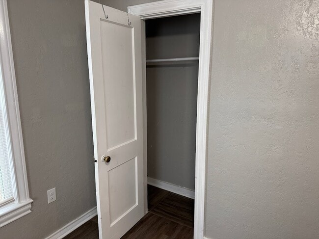 Building Photo - 2706 Palmetto Dr