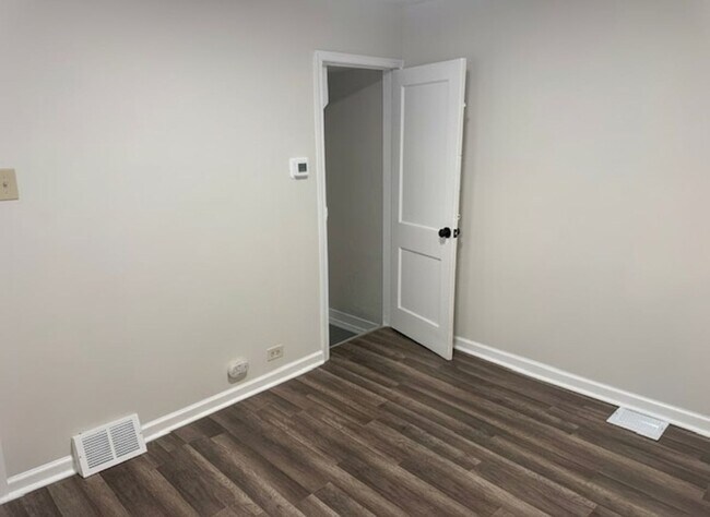 Building Photo - 2BR + Den Home with Private Backyard in Germantown