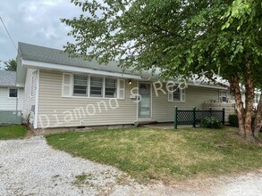 Building Photo - Adorable 2 Bedroom Available Now!