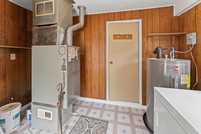 Building Photo - 2 bedroom 1 bath house for rent in Georgetown Indiana