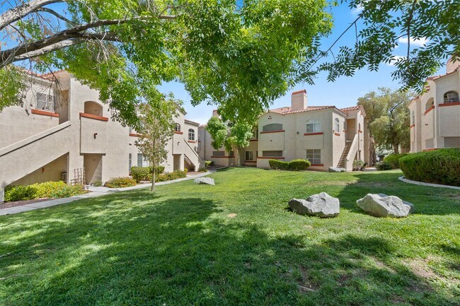 Building Photo - 2-Bedroom Condo in Gated Community!