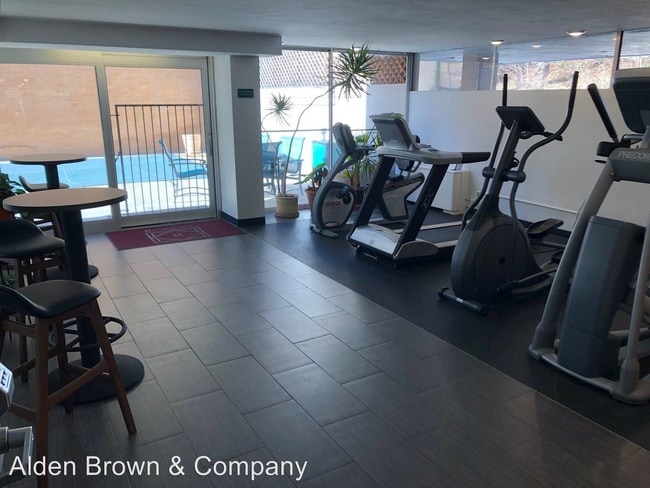 Building Photo - 727 Pearl St