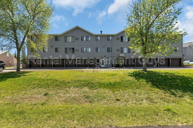 Building Photo - 131 Cedar Ct E