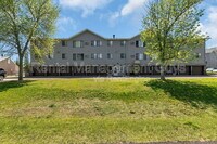 Building Photo - 133 Cedar Ct E