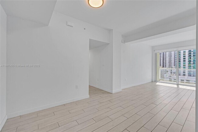 Building Photo - 321 NE 26th St