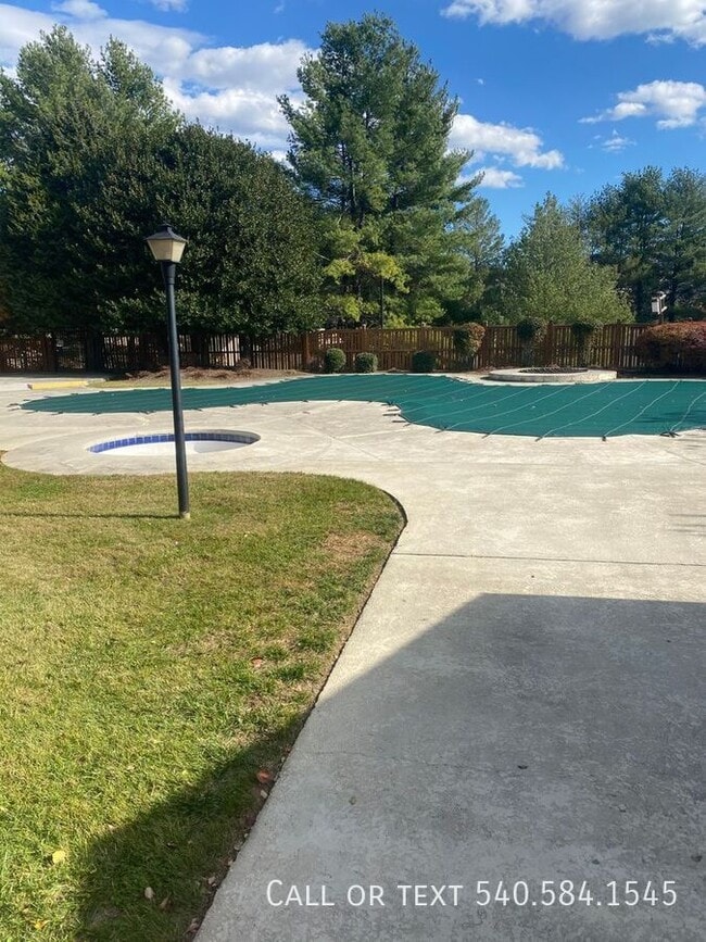 Building Photo - 307 Windward Dr SW