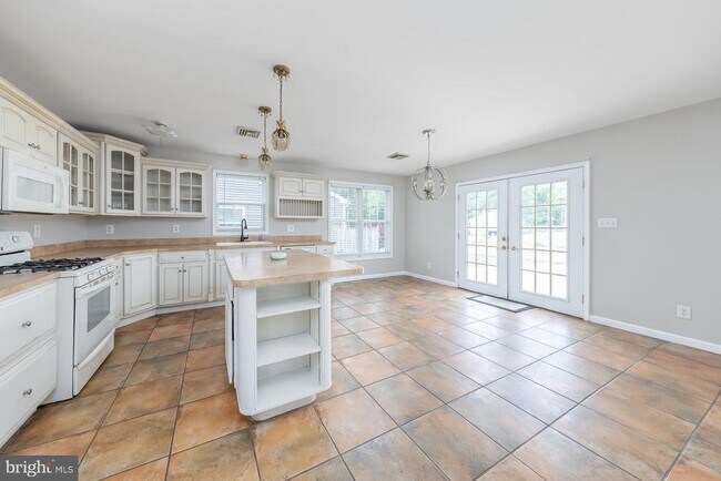 Building Photo - 1304 Clearbrook Ave