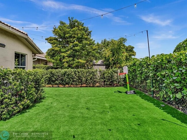 Building Photo - 14304 S Royal Cove Cir