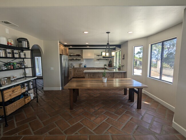 Building Photo - 10021 Resmar Ct