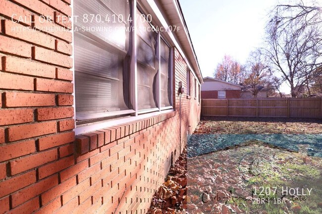 Building Photo - 1207 Holly-