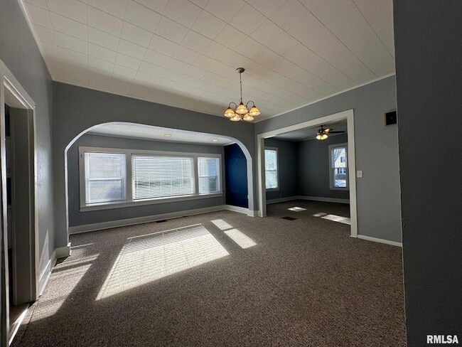 Building Photo - 146 N State St