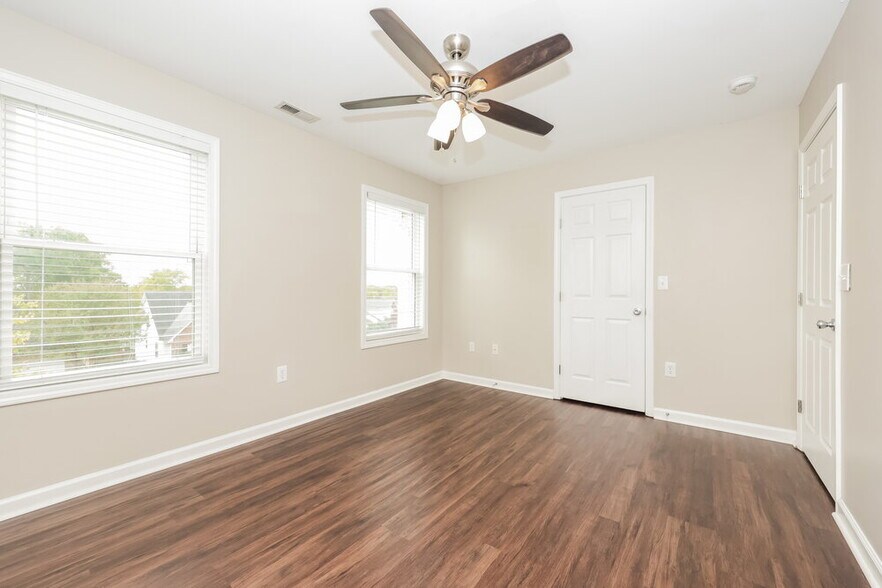 Building Photo - 2712 Mollys Ct