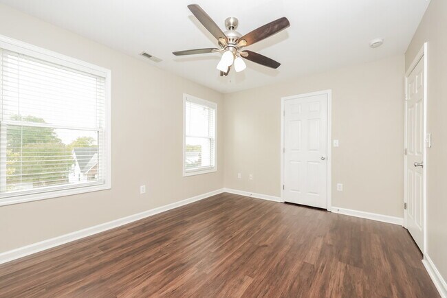 Building Photo - 2712 Mollys Ct