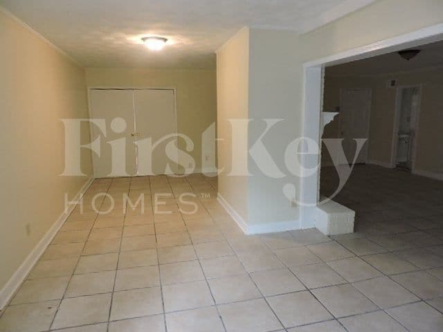 Building Photo - 3347 Bluemont Dr