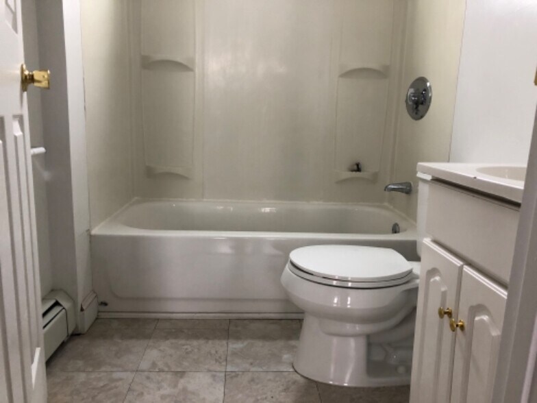 Building Photo - 322 Central St