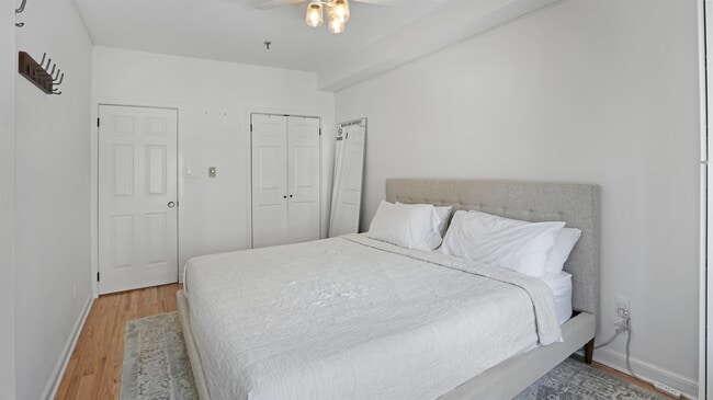 Building Photo - 228 Monroe St