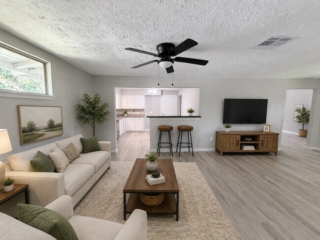 Building Photo - 5902 Willow Glen Dr