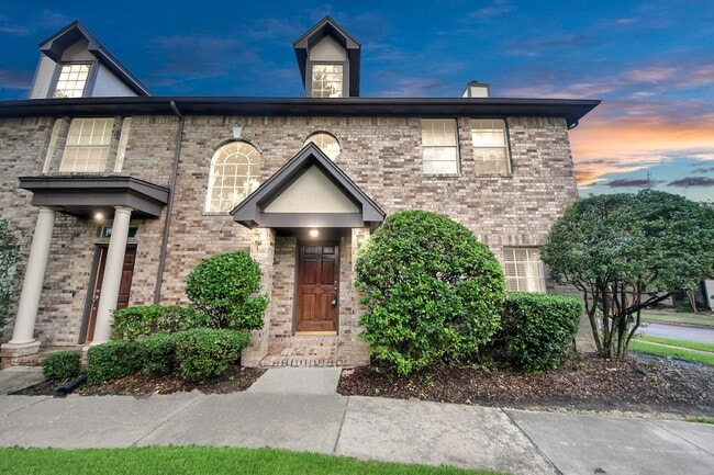 Building Photo - 2102 Gemini St