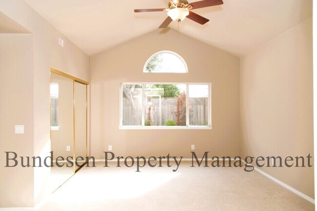 Building Photo - 806 Wine Ct