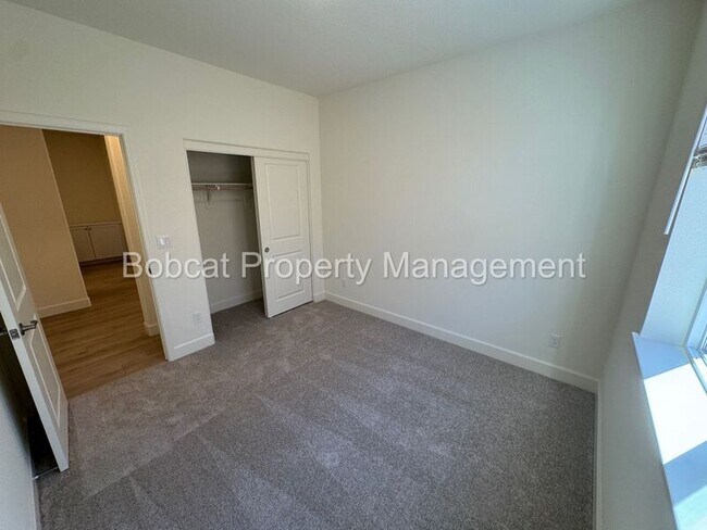 Building Photo - 837 Bravestone Ave