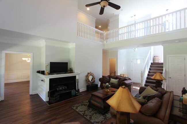 Building Photo - 4 Bedroom 2.5 Bath Lake Cyrus Beauty LOADE...