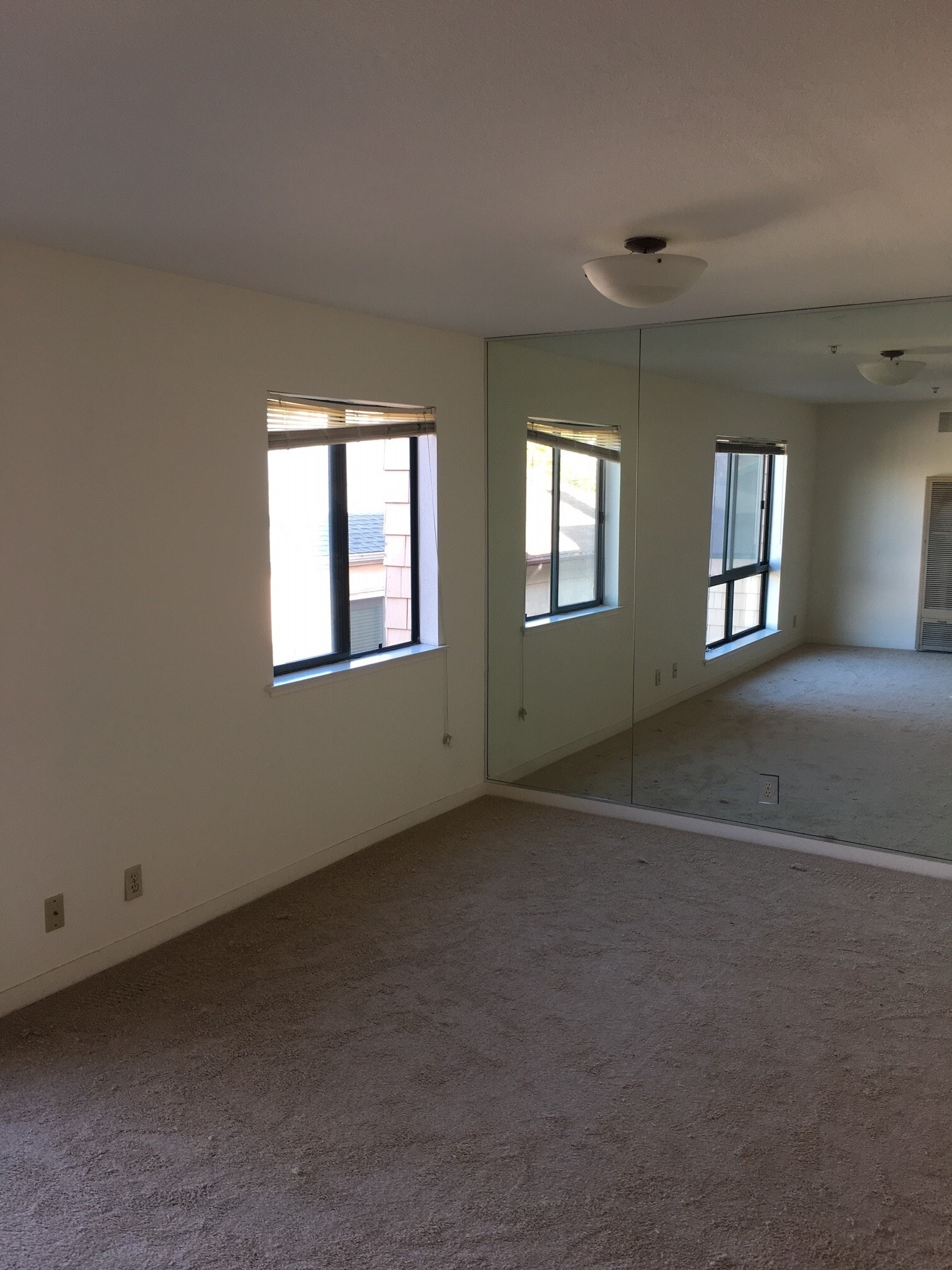 empty living room - 260 Perkins Street