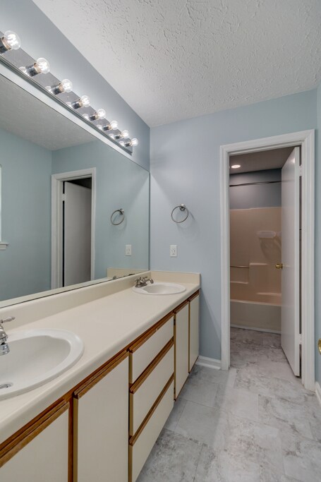 Building Photo - 949 Piercefield Dr