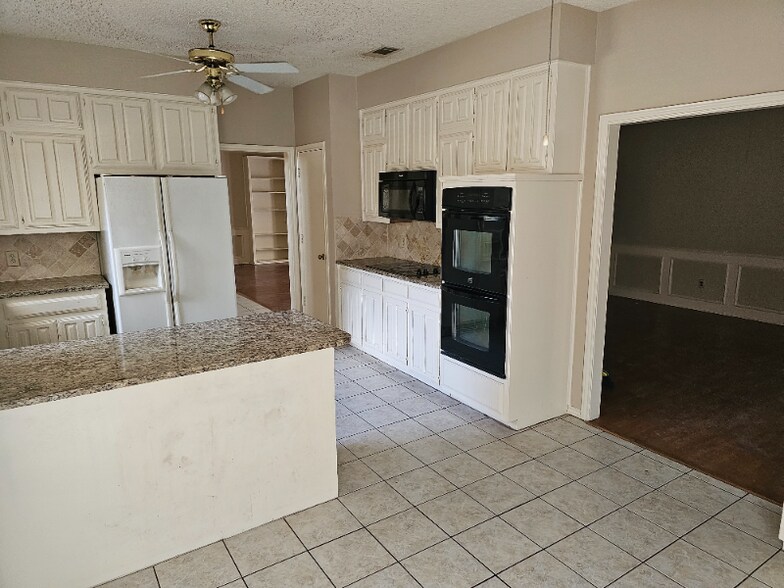 Building Photo - 2712 Powderhorn Dr