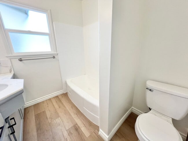 Building Photo - Charming Remodeled Lakewood Home with Bonu...