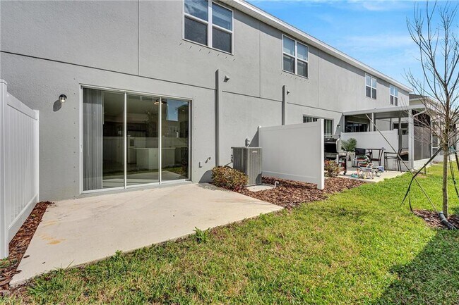 Building Photo - 6313 Willowside St