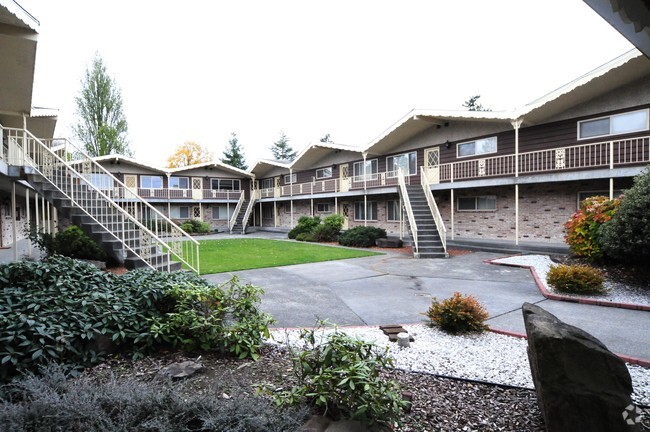 Building Photo - Highlander Apartments
