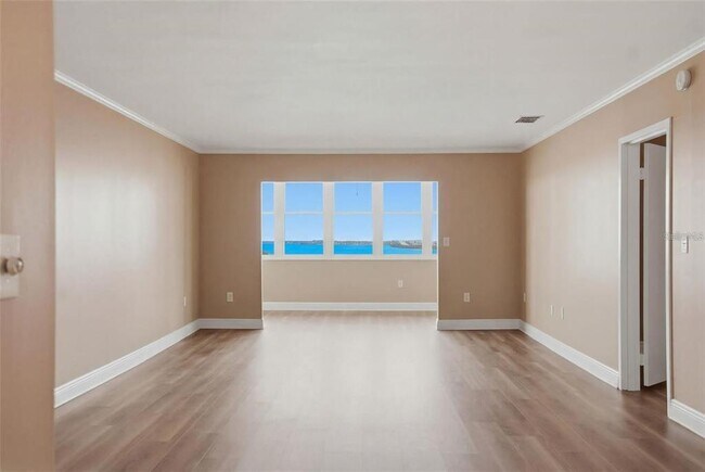 Building Photo - 5108 Brittany Dr S
