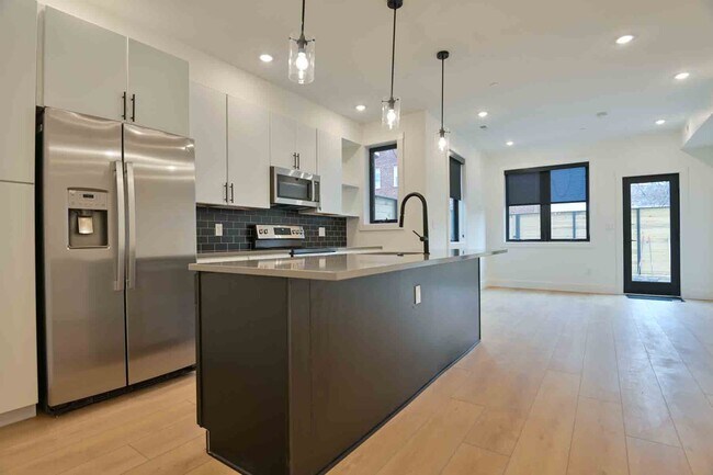 Primary Photo - 2639 4th St NE