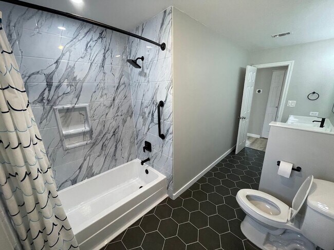 Building Photo - NEW ON MARKET