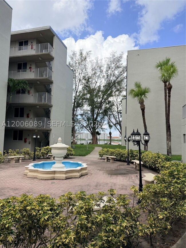 Building Photo - 10090 NW 80th Ct